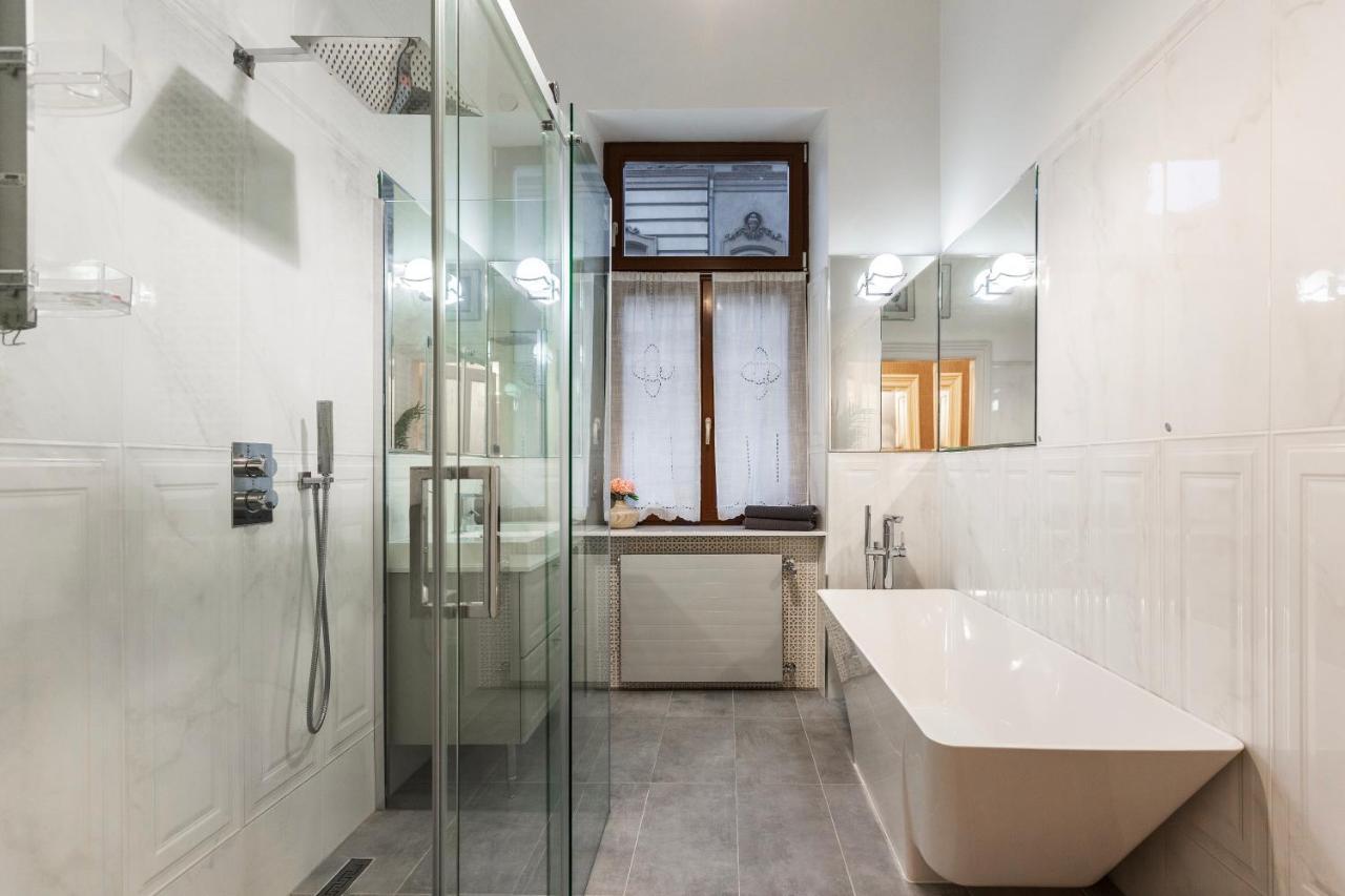 Luxury Apartment With Balcony Next To The New York Cafe Budapest Eksteriør billede